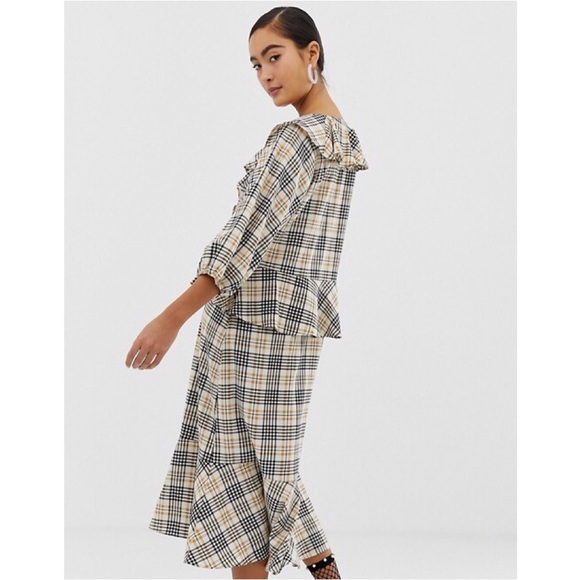 🆕 Monki Frill Detail Midi Dress in Check Print - Picture 2 of 4